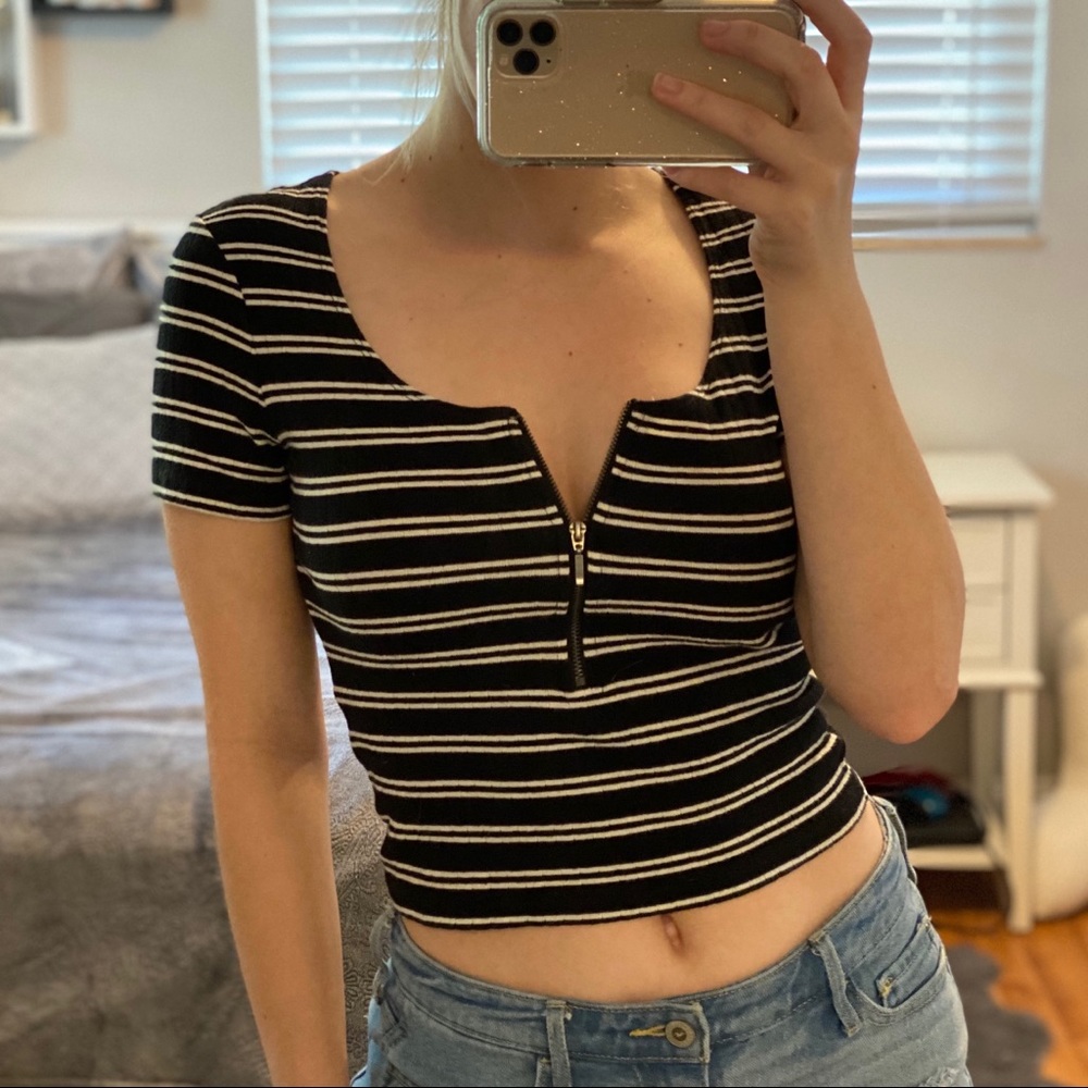Forever 21 B&W Striped Zip Up Crop Top